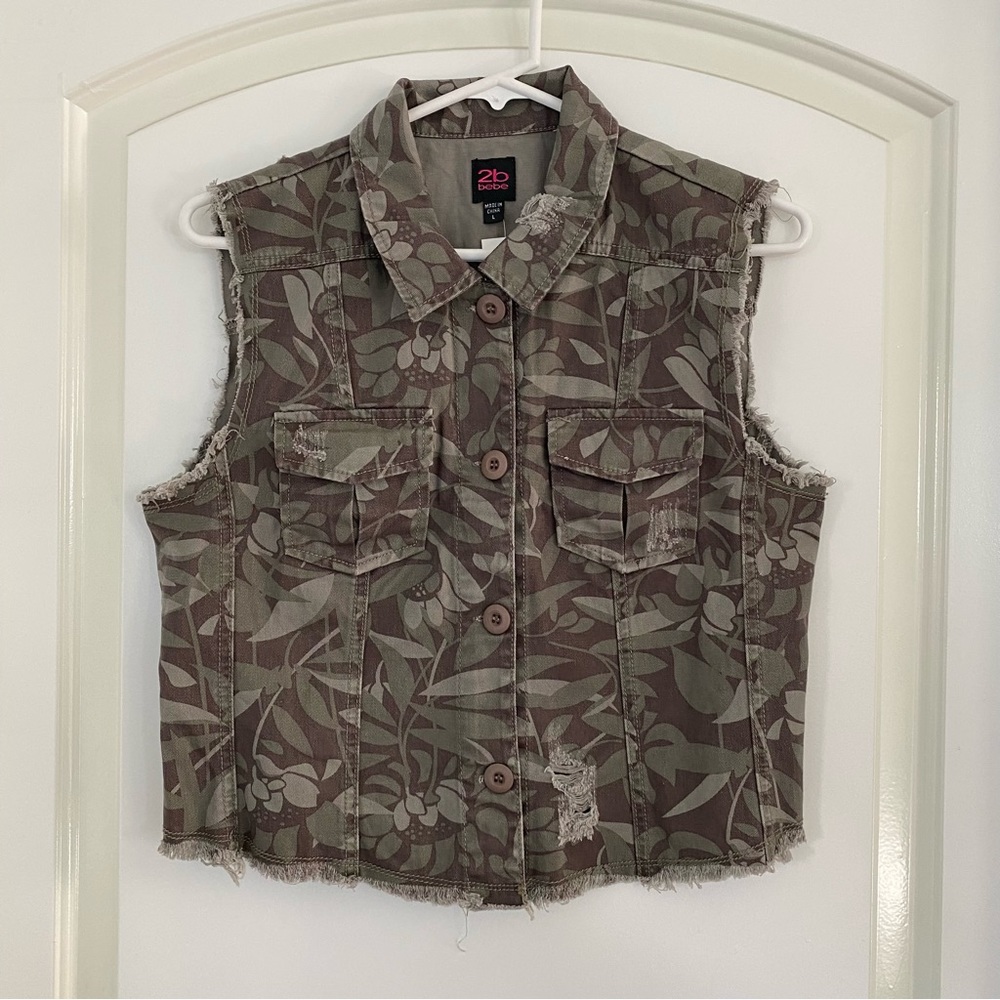 2B Bebe Vintage Distressed Floral Camo Sleeveless Vest Jacket Women's Size L